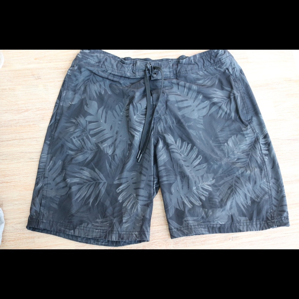 H&M men’s swim shorts